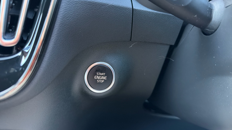 Volvo XC40 2.0 B3P Plus Dark 5dr Auto Petrol Estate